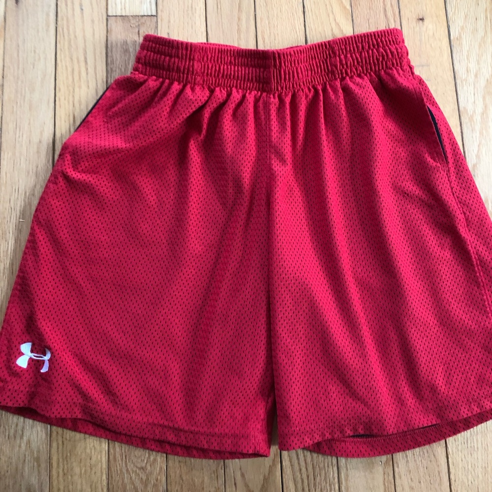 EUC Boys Under Armour mesh shorts size XL